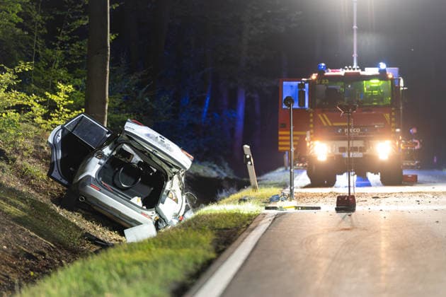 Hessen, Auto überschlägt sich auf der B47 bei Reichelsheim
