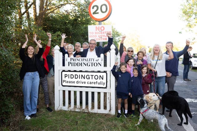 Großbritannien, Dorf Piddington stimmt wegen Flüchtlingsunterkunft symbolisch für Unabhängigkeit