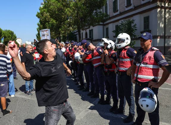 Albanien, Antiregierungsproteste in Tirana