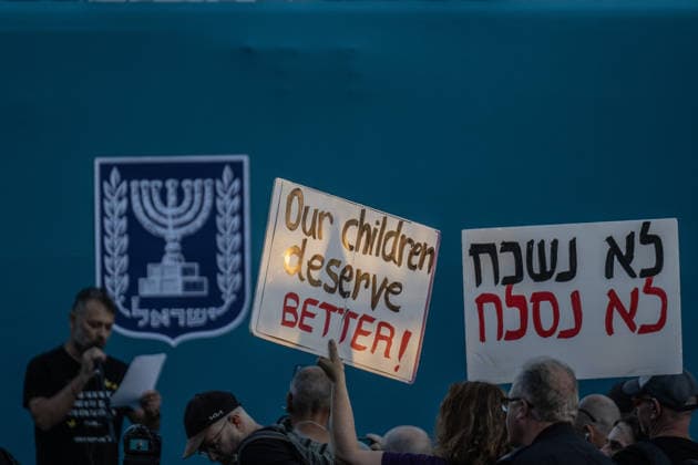 Israel, Israelis protestieren vor der Knesset gegen mutmaßliche Wahlverschiebung in Jerusalem