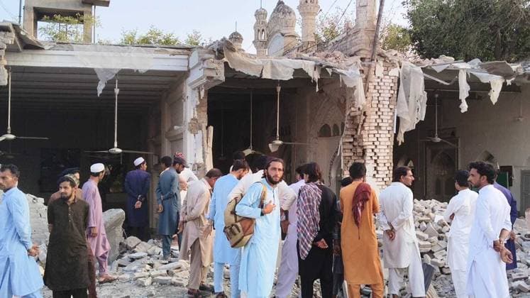 Pakistan, mutmaßlicher Selbstmordanschlag während Freitagsgebet in Kohat