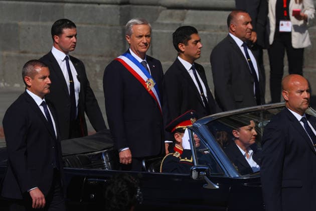 Chile, Präsident Jose Antonio Kast beim offiziellen Fototermin mit Ministern und Staatssekretären in Santiago