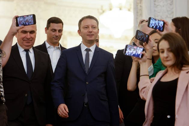 Rumänien, Ministerpräsident-designierter Siegfried Muresan spricht vor Medien im Parlamentspalast in Bukarest