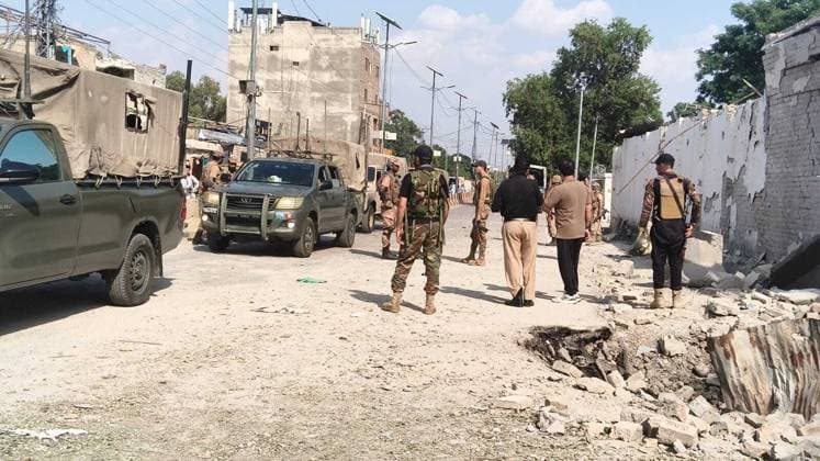 Pakistan, Schäden nach Anschlag auf Polizeistation in Kohat