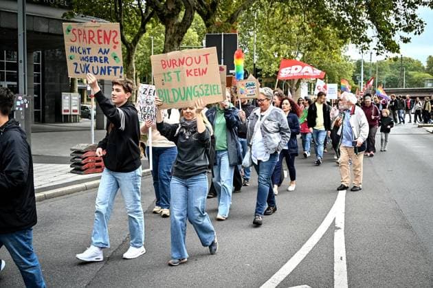 NRW, Demonstration in Bochum PISA-Schock - Bildungskrise 2026 - genug geredet. Bildungswende jetzt