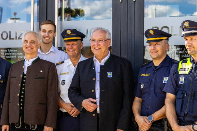 Oktoberfest in München, Joachim Herrmann besucht die Wiesn Wache