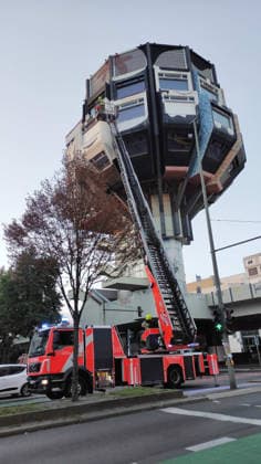 Berlin, Feuerwehreinsatz am Bierpinsel in Steglitz