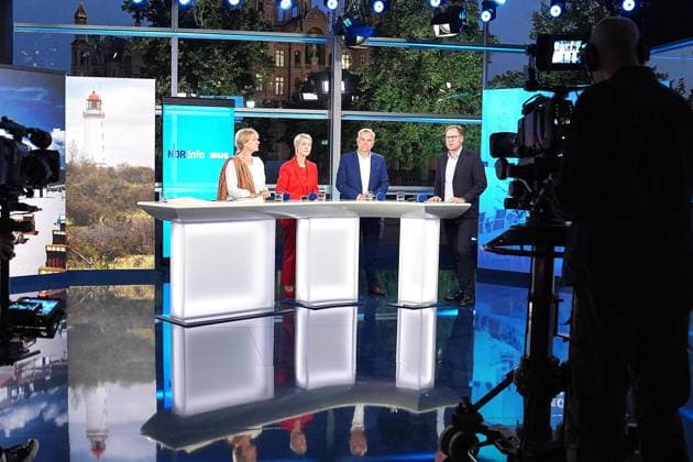 Landtagswahl in Mecklenburg-Vorpommern, Wahlabend im Schweriner Schloss