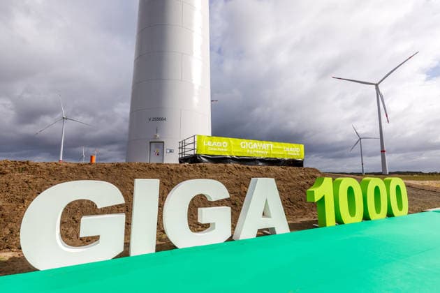 Brandenburg, GigaOne - LEAG nimmt Wind- und Solarpark in der Lausitz in Betrieb