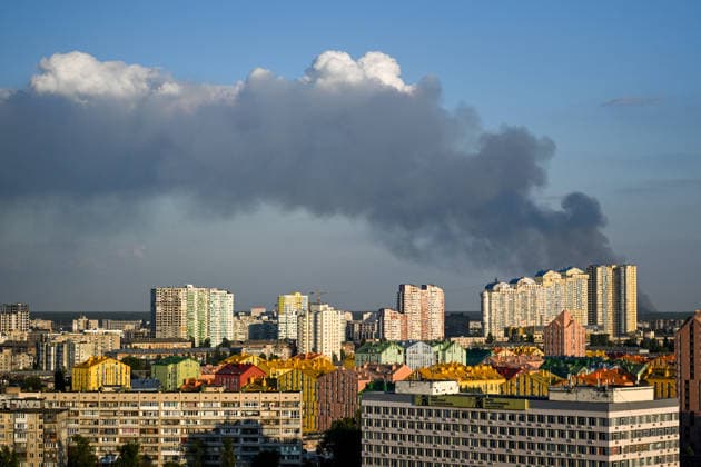 Ukraine, Rauch über Kiew nach russischem Angriff