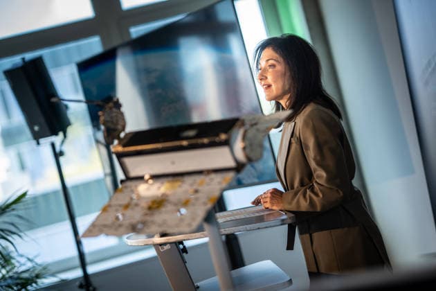Berlin, Eröffnung Produktionsstandort für Satelliten mit Katherina Reiche