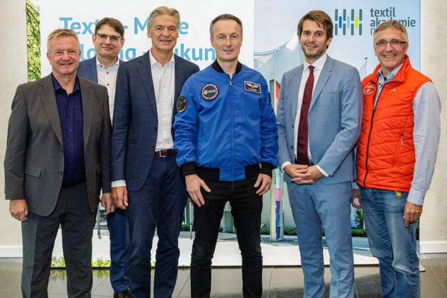 NRW, ESA-Astronaut Matthias Maurer besucht Wäscherei in Mönchengladbach