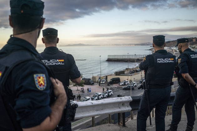 Spanien, Spanische Sicherheitskräfte verstärken die Grenze bei Ceuta