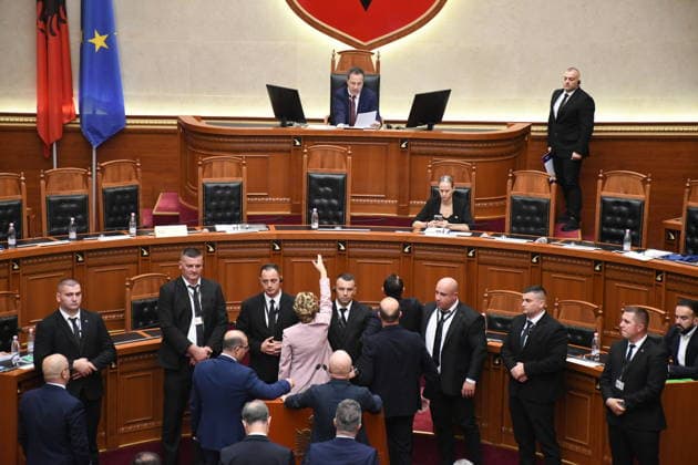 Albanien, Parlament stimmt Entsendung von bis zu 40 Soldaten für Gaza-Mission der Internationalen Stabilisierungsstreitkräfte zu in Tirana
