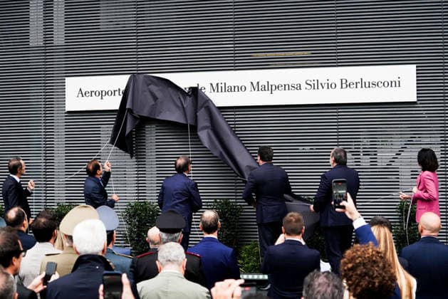 Italien, Umbenennung des Flughafens Mailand in Aeroporto Internazionale Milano Malpensa Silvio Berlusconi