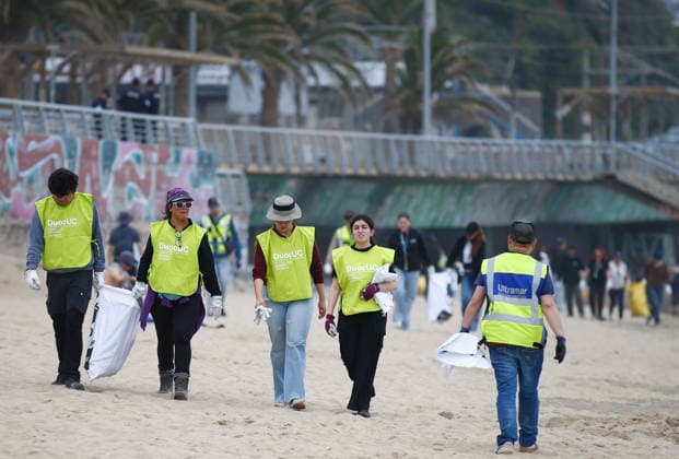 Chile, International Beach Cleanup Day in Valparaiso