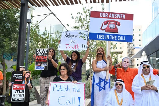 Israel, Protest vor der niederländischen Botschaft wegen Netanjahus Anruf bei Mark Rutte am 7. Oktober 2023 in Tel Aviv