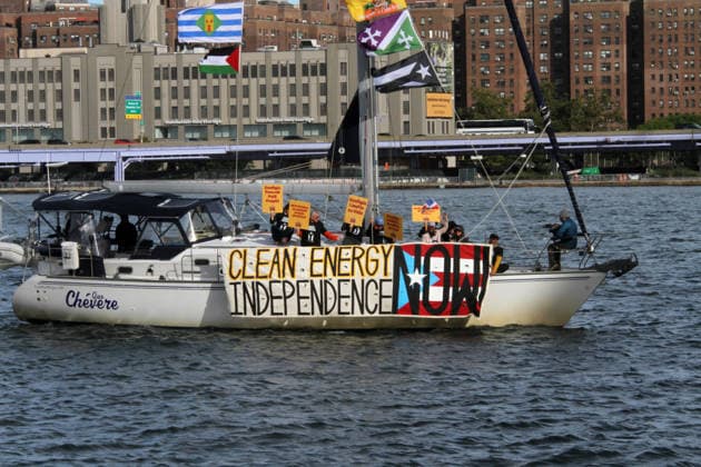 USA, Klima-Protest auf dem Wasser in New York
