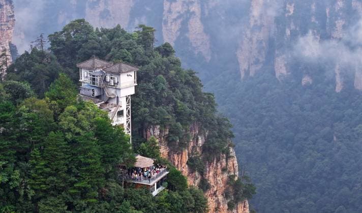 China, Besucher zum Mittherbstfest im Nationalpark Zhangjiajie