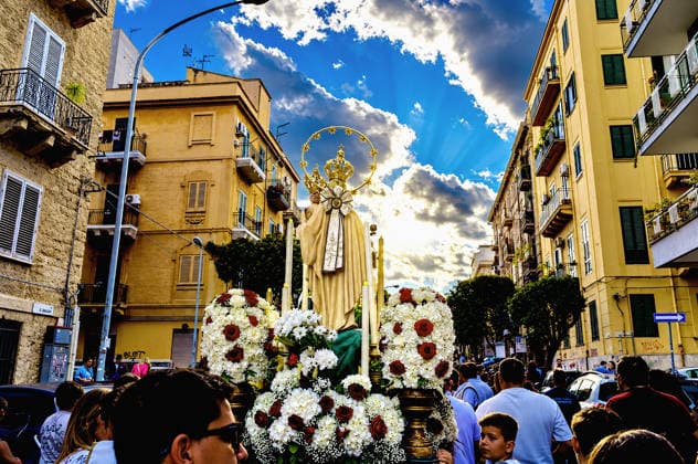 Italien, Prozession der Maria della Mercede im Stadtteil Capo in Palermo