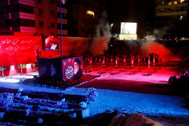 Libanon, Hezbollah-Anhänger versammeln sich am Ort von Nasrallahs Tötung in Beirut