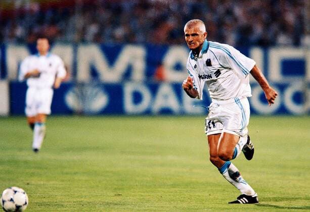 Fabrizio Ravanelli (OM) erläuft den Ball Fußball Herren Saison 1998 1999: 1. Französische Liga, Division, Meisterschaft, Olympique Marseille Einzelbild Stade Vélodrome Marseille Dynamik,  
