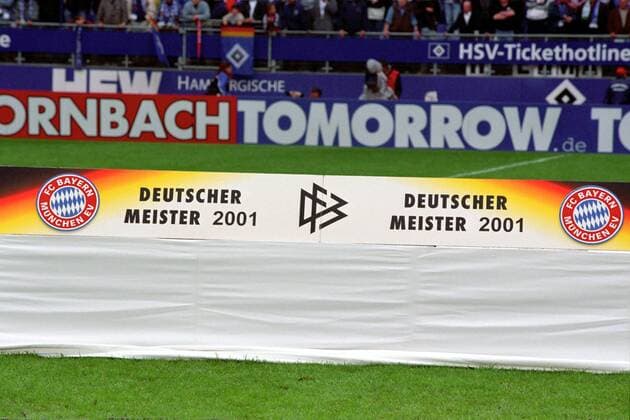 Fußball, FC Bayern München, Deutscher Meister 2001 Deutscher Meister 2001 - der FC Bayern München konnte seinen Titel im Volksparkstadion verteidigen Fußball 1. BL Herren Saison 2000 2001, Hamburger SV - FC Bayern München 1:1, HSV Totale Volksparkstadion Hamburg