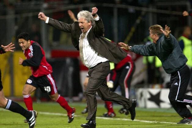 Trainer Klaus Toppmöller (Leverkusen) - Schlußjubel Fußball EC 1 Herren Champions League 2001 2002, Halbfinale, Bayer 04 Leverkusen Gruppe BayArena Leverkusen Begeisterung, Freude,