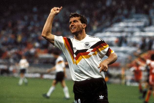 Lothar Matthäus (BR Deutschland) - Torjubel Fußball WM Herren DEUTSCHSPRACHIGE SPORTZEITSCHRIFTEN UND -ZEITUNGEN NUR NACH RÜCKSPRACHE, Weltmeisterschaft 1990 Einzelbild Mailand Freude,