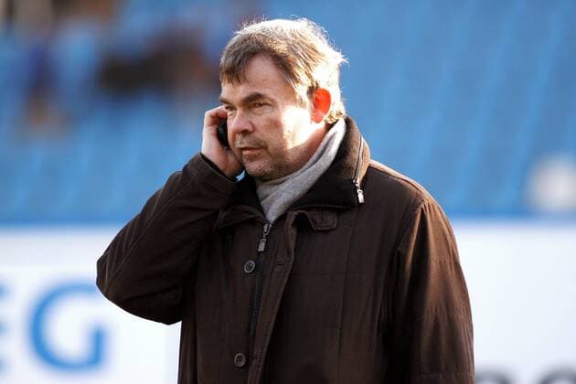 WDR-Radioreporter Manfred Breuckmann telefoniert Fußball 1. BL Herren Saison 2003 2004, Vdig Einzelbild Bochum