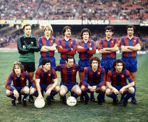 Mannschaftsbild FC Barcelona, hi.v.li.: Torwart Pedro Maria Artola, Bernd Schuster, Ramirez, Zuviria, Antonio Olmo, Alexanco; vorn, Allan Simonsen, Estella, Enrique Quini Castro, Esteban, Jose Antonio Ramos Fußball Herren DEUTSCHSPRACHIGE SPORTZEITSCHRIFTEN UND -ZEITUNGEN NUR NACH RÜCKSPRACHE, Saison 1980 1981 Totale Primera Division, 1. Spanische Liga Barcelona