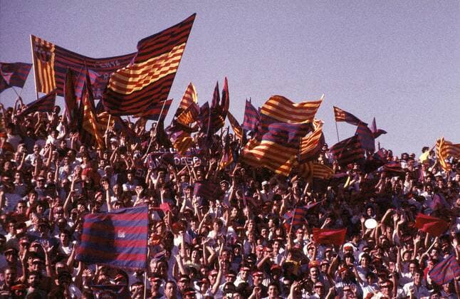 Wehende Fahnen der Barca Anhänger Fußball Herren DEUTSCHSPRACHIGE SPORTZEITSCHRIFTEN UND -ZEITUNGEN NUR NACH RÜCKSPRACHE, Primera Division 1983 1984 Totale 1. Spanische Liga Palma de Mallorca