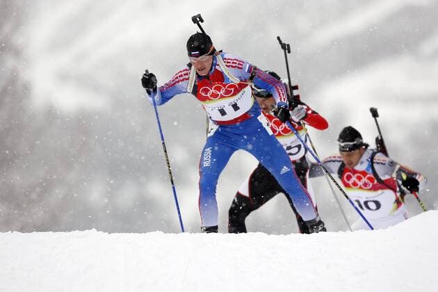 Sergei Tchepikov (Rußland) am Anstieg Biathlon OS Winter Herren Olympische Spiele Turin 2006, Winterspiele, Massenstart, 15km, 15 km, Kilometer Gruppe Cesana San Sicario Dynamik,