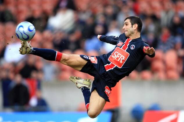 Pauleta (Paris St. Germain) - Seitfallzieher - (pan18085) Fußball Herren Coupe de France 2006 2007, Französischer Pokal, Pokalspiel, Paris Saint Germain, PSG, Einzelbild Paris Dynamik, Höhe, Fußball Herren Coupe de France 2006 2007, Französischer Pokal, Pokalspiel, Paris Saint Germain, PSG, Einzelbild Paris Dynamik, Höhe,