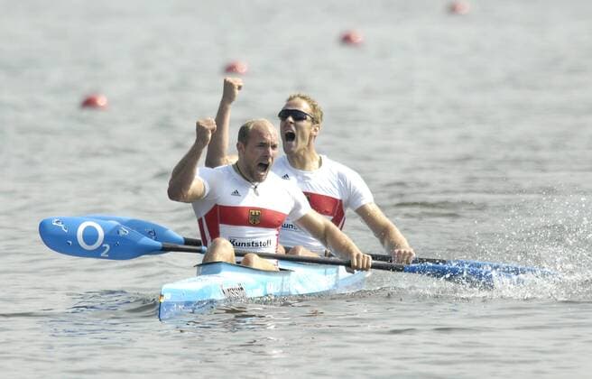 Ronald Rauhe (li.) und Tim Wieskötter (beide Deutschland) jubeln Kanu WM Herren Kanu WM 2007, Kanusport, Zweierkajak, Zweier Kajak, 2er, 2 er, K2, K, Nationaltrikot Gruppe Duisburg Freude, Begeisterung, Kanu WM Herren Kanu WM 2007, Kanusport, Zweierkajak, Zweier Kajak, 2er, 2 er, K2, K, Nationaltrikot Gruppe Duisburg Freude, Begeisterung,