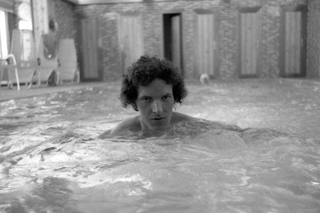 Klaus Toppmöller (BR Deutschland 1. FC Kaiserslautern) geht während seiner Kur in Ruhpolding schwimmen Fußball 1. BL Herren Saison 1976 1977, Lautern, BRD, Fotoshooting, Fotostory Einzelbild Ruhpolding