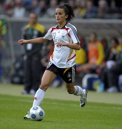 Fatmire Bajramaj (Deutschland) Fußball Länderspiel Damen Freundschaftsspiel 2009, Testspiel, Test, Nationalteam, Nationaltrikot, Frauen, Frauenfußball Einzelbild Frankfurt M. Dynamik,