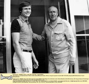 Peter Nogly (li.) und Bundestrainer Helmut Schön (beide BR Deutschland)