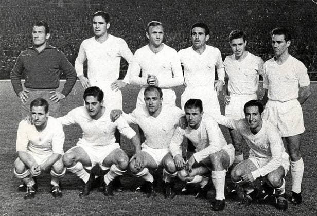 Real Madrid 58-59. Mannschaftsbild Real Madrid CF, hi.v.li.: Juanito Alonso, Marquitos (Marcos Alonso Imaz), Jose Santamaria, Rafael Lesmes, Juan Santiesteban, Jose Maria Zarraga; Vorn: Raymond Kopa, Hector Rial, Alfredo Di Stefano, Ferenc Puskas, Francisco Gento . Real Madrid once team during 58-59 season. -