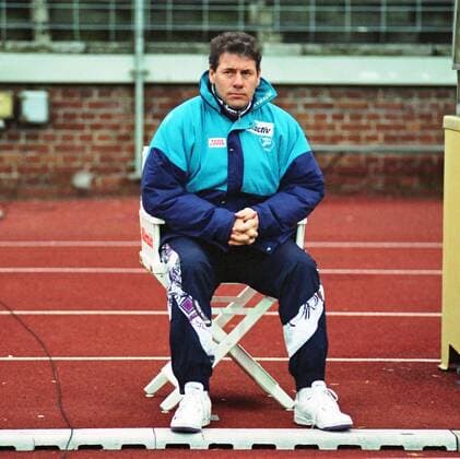 Aus 2. BL Saison 1992 1993 Hannover 96 (Rot) gegen den FC Homburg 1:1 am 15.11.1992. Im Foto: Han96 Trainer Eberhard Vogel