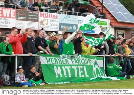 GER, Freundschaftsspiel SV Werder Bremen 16.05.14, Teistungen, Sportanlage Am Klosterholz, GER, Freundschaftsspiel, Jubiläumsspiel SV Werder Bremen im Bild Bremen-Fans bejubeln ihre Mannschaft