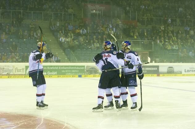 Krefeld, Deutschland 19. September 2014: 1. Bundesliga 14 15 - Krefeld Pinguine vs. EHC Red Bull Muenchen. ot