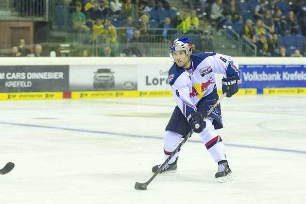Krefeld, Deutschland 19. September 2014: 1. Bundesliga 14 15 - Krefeld Pinguine vs. EHC Red Bull Muenchen. Daryl Boyle (Muenchen) ot