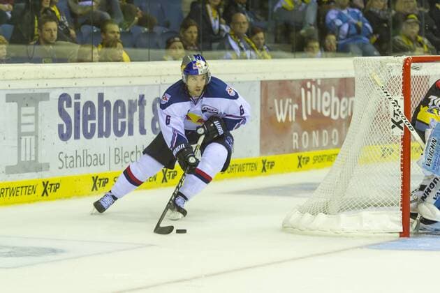 Krefeld, Deutschland 19. September 2014: 1. Bundesliga 14 15 - Krefeld Pinguine vs. EHC Red Bull Muenchen. Daryl Boyle (Muenchen) ot