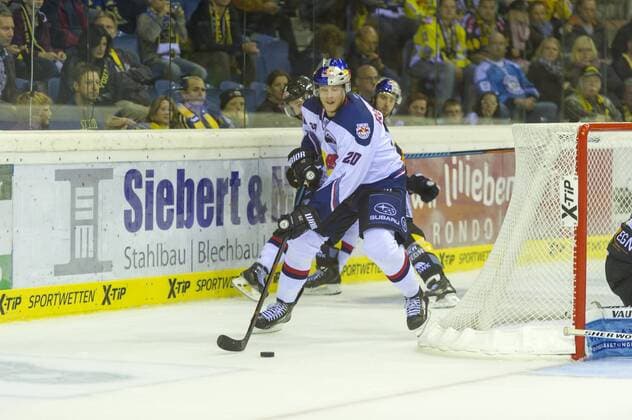 Krefeld, Deutschland 19. September 2014: 1. Bundesliga 14 15 - Krefeld Pinguine vs. EHC Red Bull Muenchen. Benedikt Brueckner (Muenchen) ot