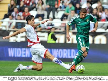 Betis CF Forward, Joaquin Sanchez Rodriguez - JOAQUIN, number 7 . Rayo Vallecano Defender, Jose Eduardo Rosa Vale e Castro - ZE CASTRO, number 18. Round 7 of the BBVA league, soccer match between Rayo Vallecano - Betis CF at the Vallecas estadium, Madrid - Spain (ESP) by October 4, 2015. PHOTO: Gregorio Lopez. 
