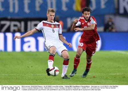 Fußball EM-Qualifikation Deutschland - Georgien am 11.10.2015 in der Red Bull Arena in Leipzig Matthias Ginter ( Deutschland ), links - Tornike Okriashvili ( Georgien ), rechts xTTx