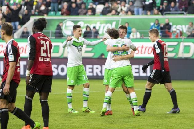 Fußball, Bundesliga, VfL Wolfsburg - FC Ingolstadt 04; Julian Draxler (Wolfsburg) Max Kruse (Wolfsburg) und Robin Knoche (Wolfsburg) Jubel, Torjubel, Freude, Emotion, Torerfolg, Aktion, action, goal, goal celebration, celebrates. xtgx