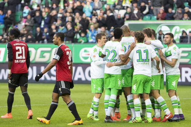 Fußball, Bundesliga, VfL Wolfsburg - FC Ingolstadt 04; Wolfsburg Jubel, Torjubel, Freude, Emotion, Torerfolg, Aktion, action, goal, goal celebration, celebrates nach 2:0 durch Robin Knoche (Wolfsburg). xtgx