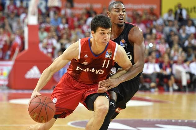 VLADIMIR LUCIC (FCB),Aktion,Zweikampf gegen Lamonte ULMER (WUE), Basketball 1.Bundesliga 1.Spieltag FC Bayern Muenchen-S.Oliver Wuerzburg 90-77. am 30.09.2016,A U D I D O M E.